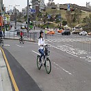 2018년 04월 08일 종로 자전거 퍼레이드 사진 - 따릉이 여성